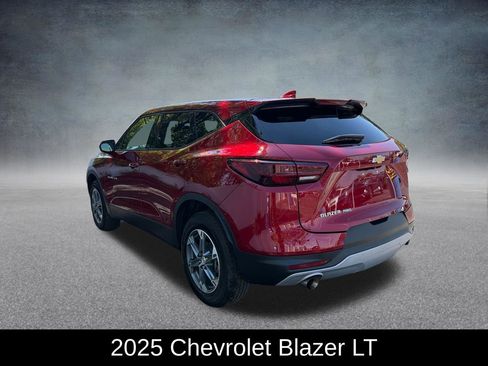 Used 2025 Chevrolet Blazer LT AWD/4WD image 3
