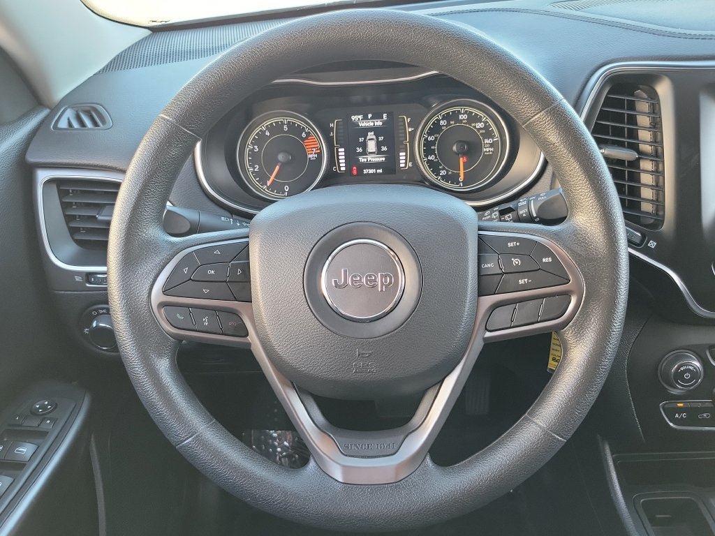 Used 2020 Jeep Cherokee Latitude FWD image 23