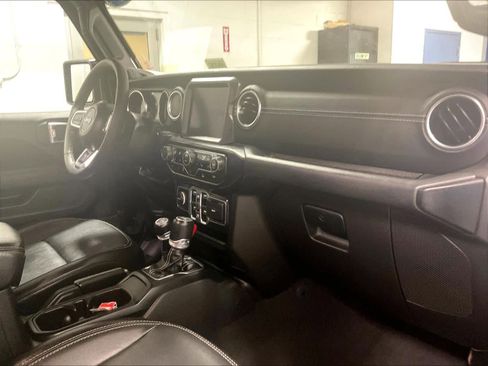 Used 2023 Jeep Wrangler Sahara w/ Cold Weather Group image 14