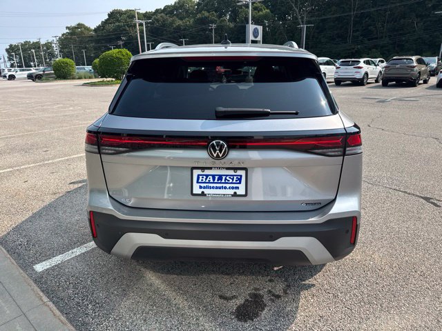 Certified 2025 Volkswagen Tiguan SE AWD/4WD image 5