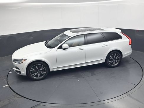 Used 2018 Volvo V90 T6 Cross Country w/ Convenience Package AWD/4WD image 22