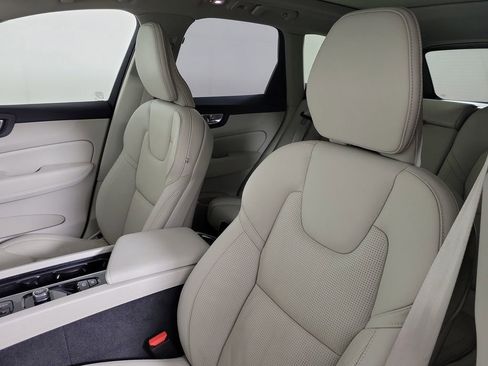 Used 2023 Volvo XC60 B5 Ultimate w/ Protection Package Premier FWD image 22