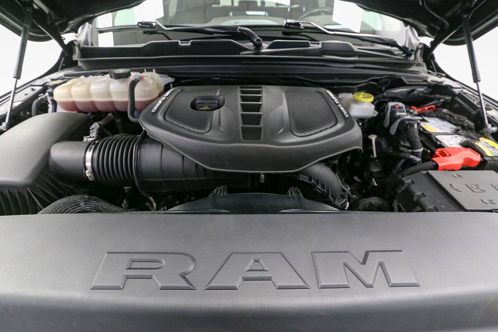 Used 2025 RAM 1500 Limited AWD/4WD image 17