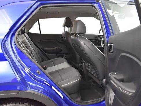 Used 2025 Hyundai Venue Limited image 18