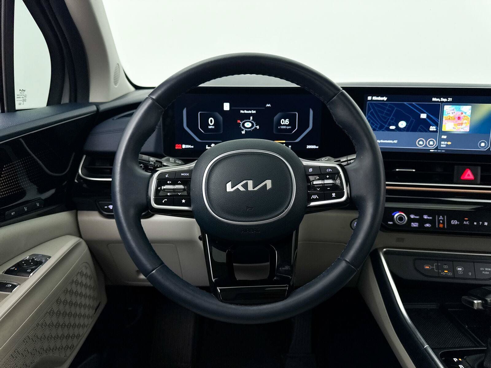 Certified 2025 Kia Carnival SX Prestige FWD image 36
