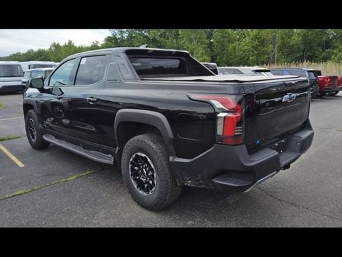 Used 2026 Chevrolet Silverado EV Trail Boss AWD/4WD image 2