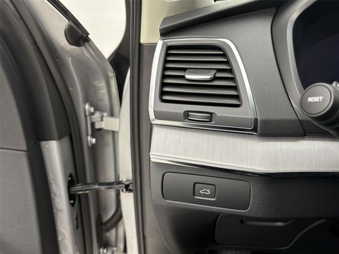 Used 2023 Volvo XC90 B5 Core w/ Protection Package Premier image 31