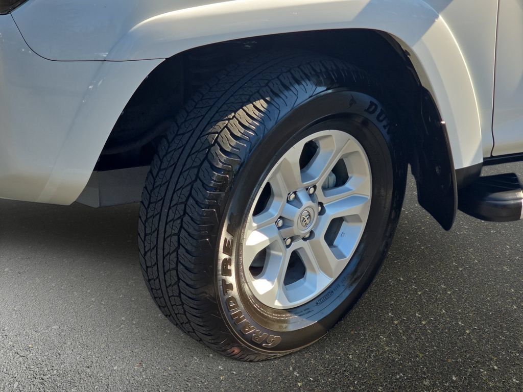 Used 2022 Toyota 4Runner SR5 Premium w/ Moonroof Package AWD/4WD image 35