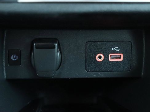 Used 2024 Nissan Versa SV image 32