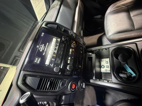 Used 2022 Nissan Titan PRO-4X w/ Pro-4x Convenience Package AWD/4WD image 15