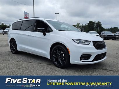 New 2026 Chrysler Pacifica Limited w/ S Appearance Package