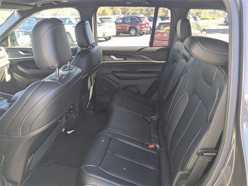 New 2025 Jeep Grand Cherokee Limited image 14