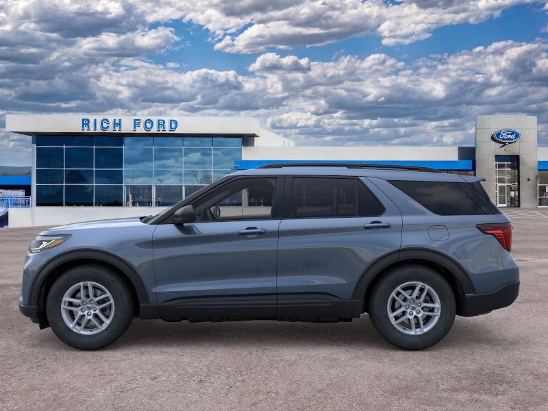 New 2026 Ford Explorer Active RWD image 3