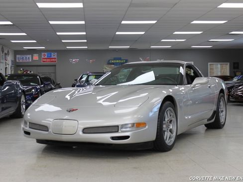 Used 2004 Chevrolet Corvette Z06 w/ Memory Package RWD image 1