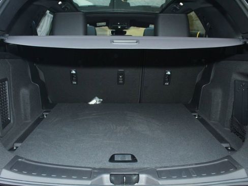 New 2026 Land Rover Discovery Sport Landmark AWD/4WD image 12