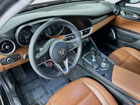 Used 2018 Alfa Romeo Giulia image 2
