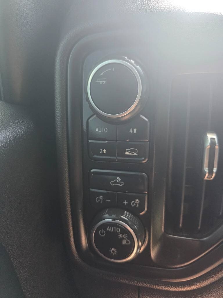 Used 2020 Chevrolet Silverado 1500 Custom w/ Custom Convenience Package AWD/4WD image 17