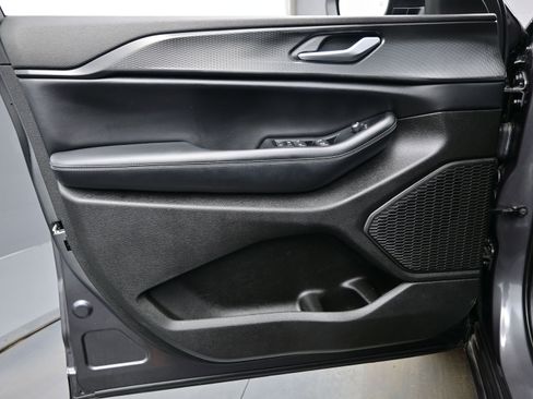 Used 2024 Jeep Grand Cherokee L Laredo w/ Luxury Tech Group I image 9