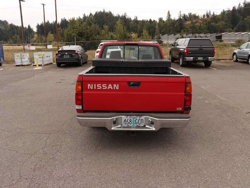 Used 1996 Nissan Pickup 2WD King Cab image 6