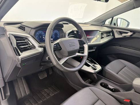 Used 2025 Audi Q4 e-tron Premium w/ Convenience Package image 4