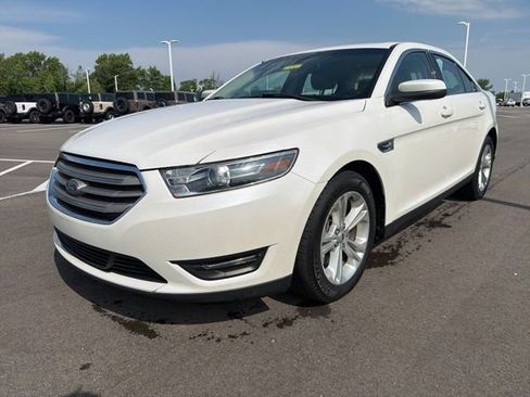 Used 2018 Ford Taurus SEL w/ Equipment Group 201A FWD image 2
