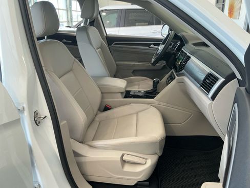 Used 2023 Volkswagen Atlas SE w/ Panoramic Sunroof Package FWD image 19