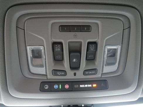 Used 2022 GMC Sierra 1500 Denali w/ Denali Premium Package AWD/4WD image 25