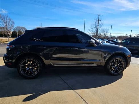 Used 2024 Porsche Macan image 10
