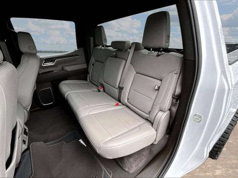 Used 2026 GMC Sierra 1500 SLT AWD/4WD image 25