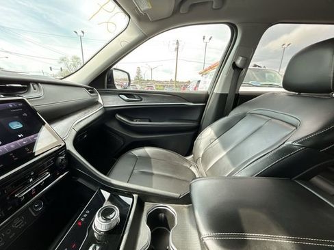 Used 2024 Jeep Grand Cherokee Limited w/ Black Appearance Package image 47