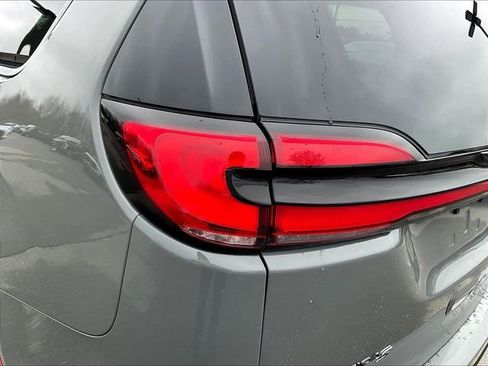Used 2025 Chrysler Pacifica Limited FWD image 31