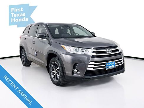 Used 2018 Toyota Highlander XLE image 1