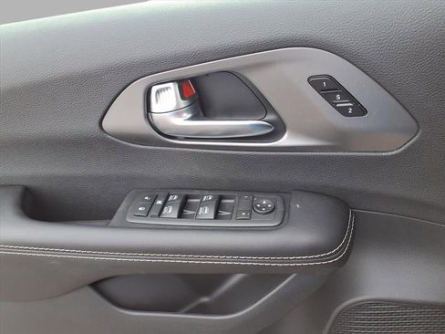 New 2026 Chrysler Pacifica Select image 17