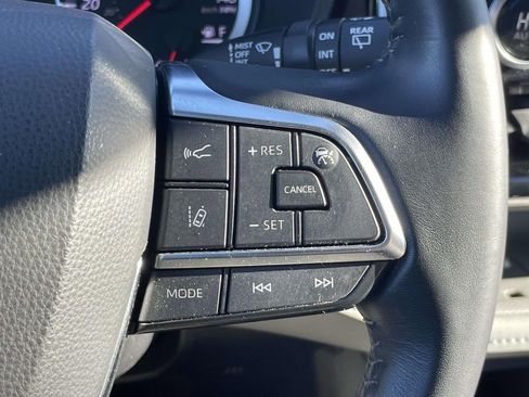 Used 2020 Toyota Highlander LE image 22