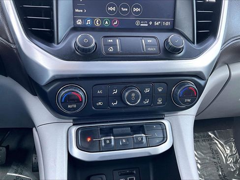 Used 2023 GMC Acadia SLT image 15