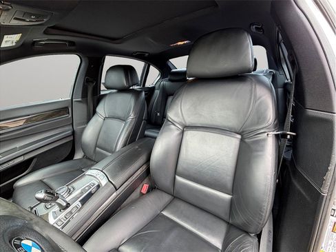 Used 2014 BMW 750i RWD image 17