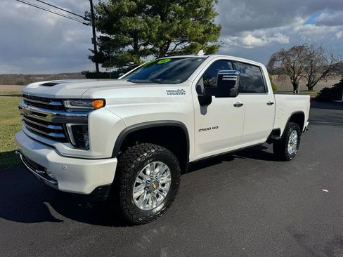 Used 2022 Chevrolet Silverado 2500 High Country w/ Technology Package image 2