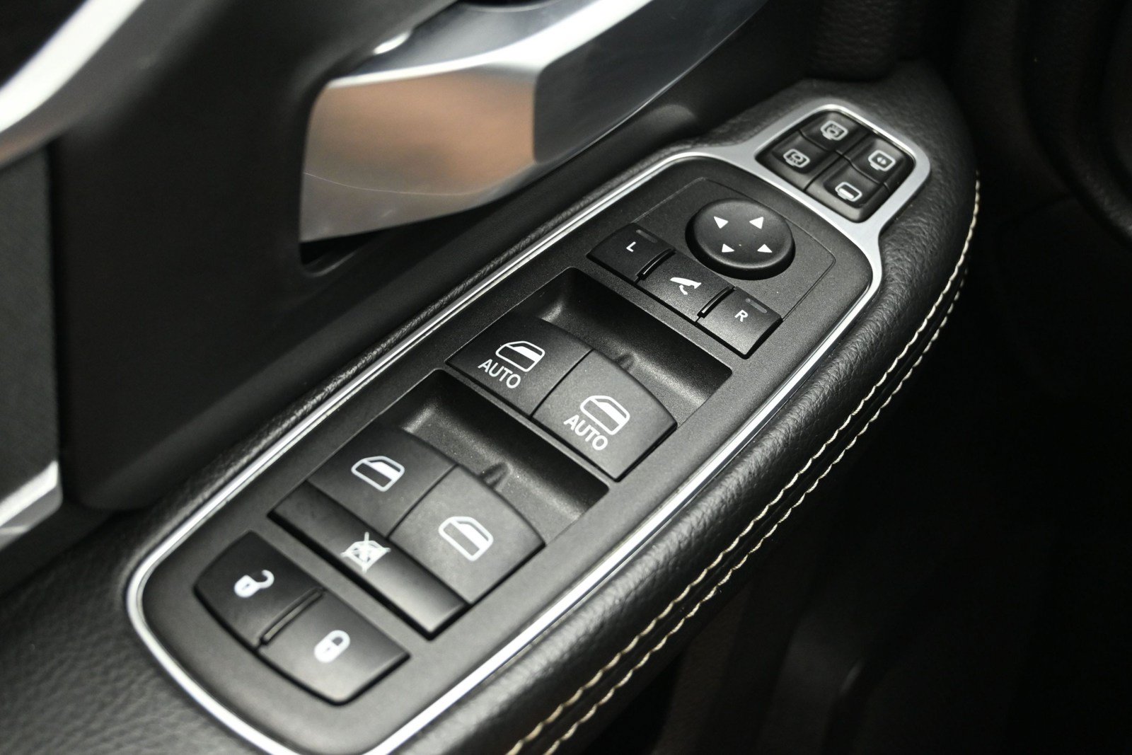 Used 2024 RAM 2500 Big Horn w/ Night Edition AWD/4WD image 21