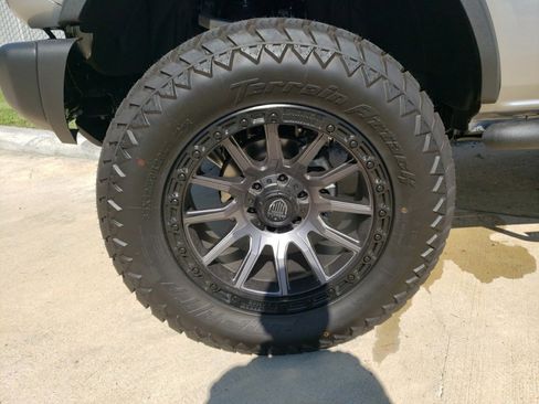 New 2023 Ford Bronco Black Diamond image 2