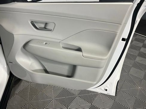 Used 2024 Hyundai Kona Limited image 33