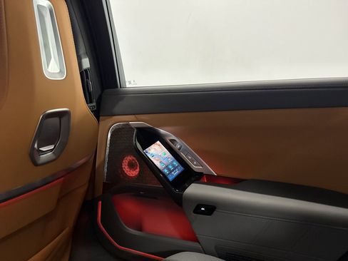 Used 2025 BMW i7 xDrive60 image 16