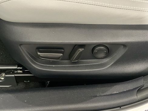 Used 2025 Toyota Camry SE w/ Convenience Package FWD image 15