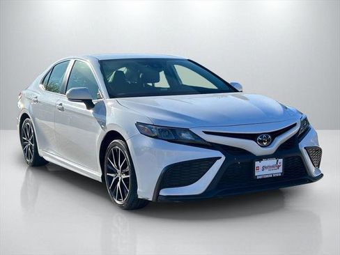 Certified 2024 Toyota Camry SE image 3