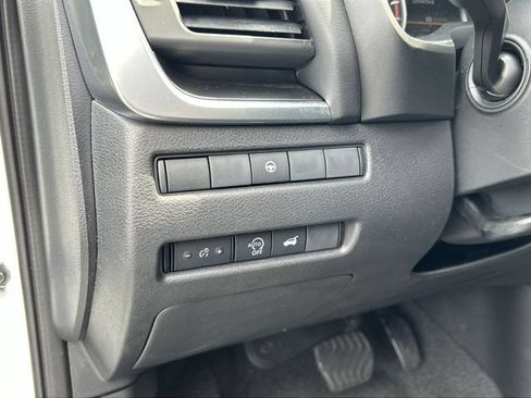 Certified 2023 Nissan Rogue SV w/ SV Premium B Package AWD/4WD image 17