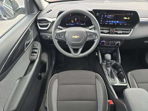 Used 2025 Chevrolet TrailBlazer LT AWD/4WD image 28