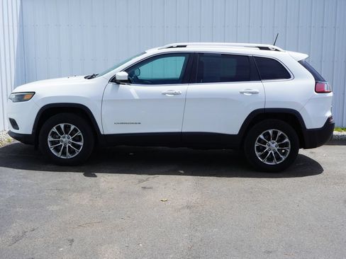 Used 2019 Jeep Cherokee Latitude Plus w/ Cold Weather Group AWD/4WD image 3