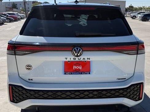 Certified 2025 Volkswagen Tiguan SE R-Line AWD/4WD image 8