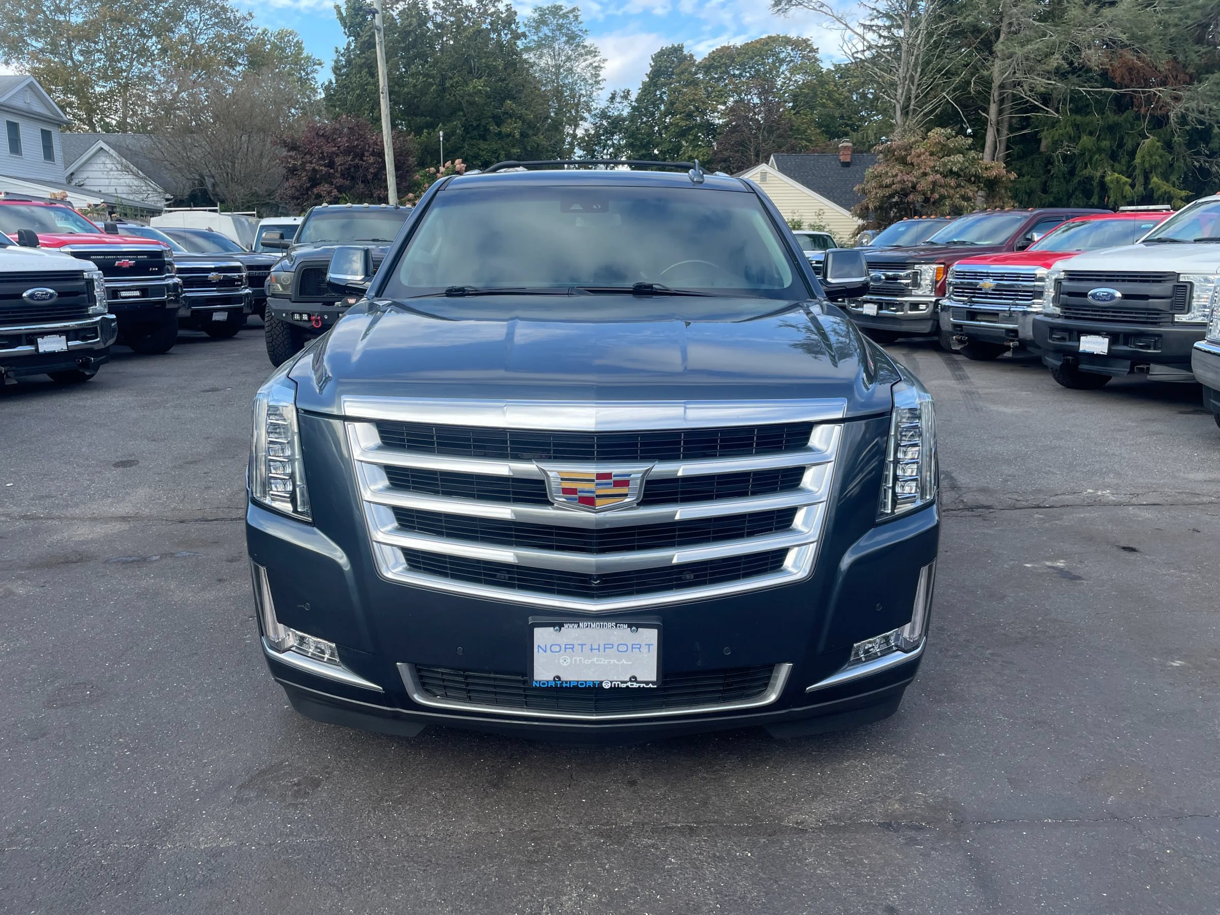Used 2019 Cadillac Escalade Luxury AWD/4WD image 7