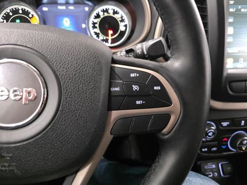 Used 2018 Jeep Cherokee Limited AWD/4WD image 16