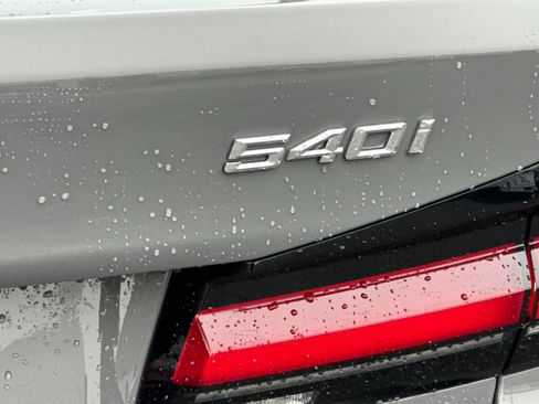 Used 2022 BMW 540i w/ M Sport Package image 26